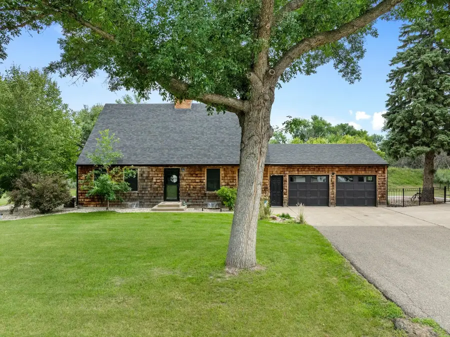 711 36TH ST SW, Minot, ND 58701 - #3
