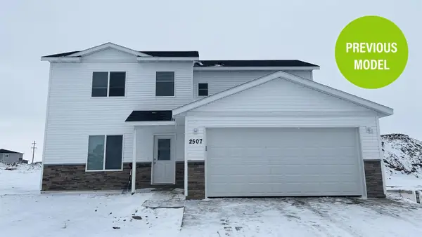 2217 23rd Ave NW, Minot, ND 58703