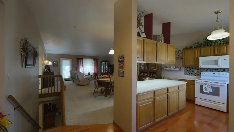 3208 4th St SW, Minot, ND 58701 - #3