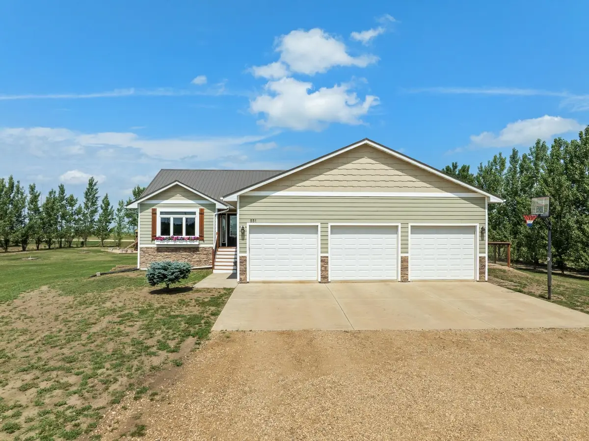 551 135th Ave SW, Minot, ND 58701 - #1
