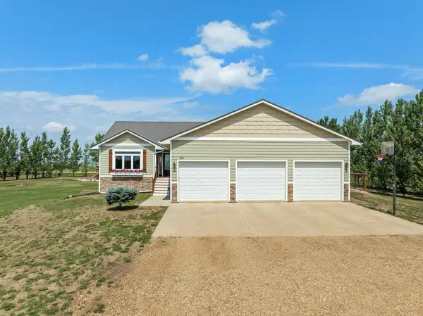 551 135th Ave SW, Minot, ND 58701