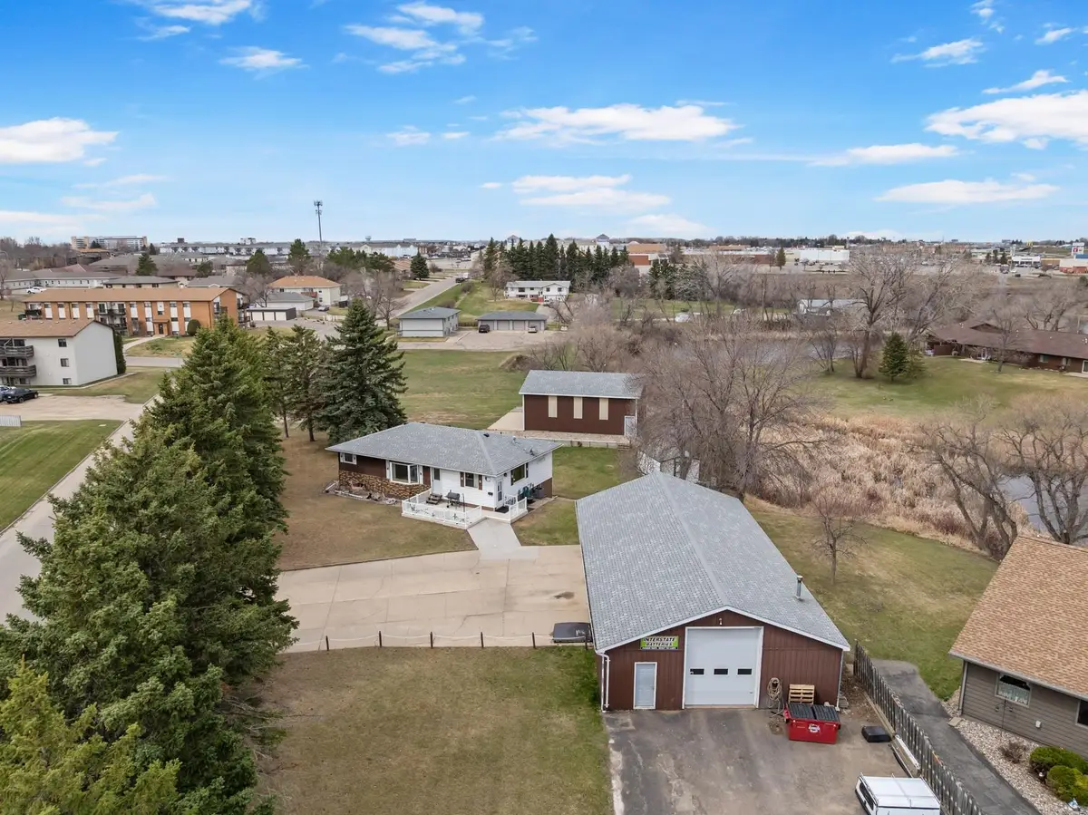 600 SW 28th Ave, Minot, ND 58701 - #1