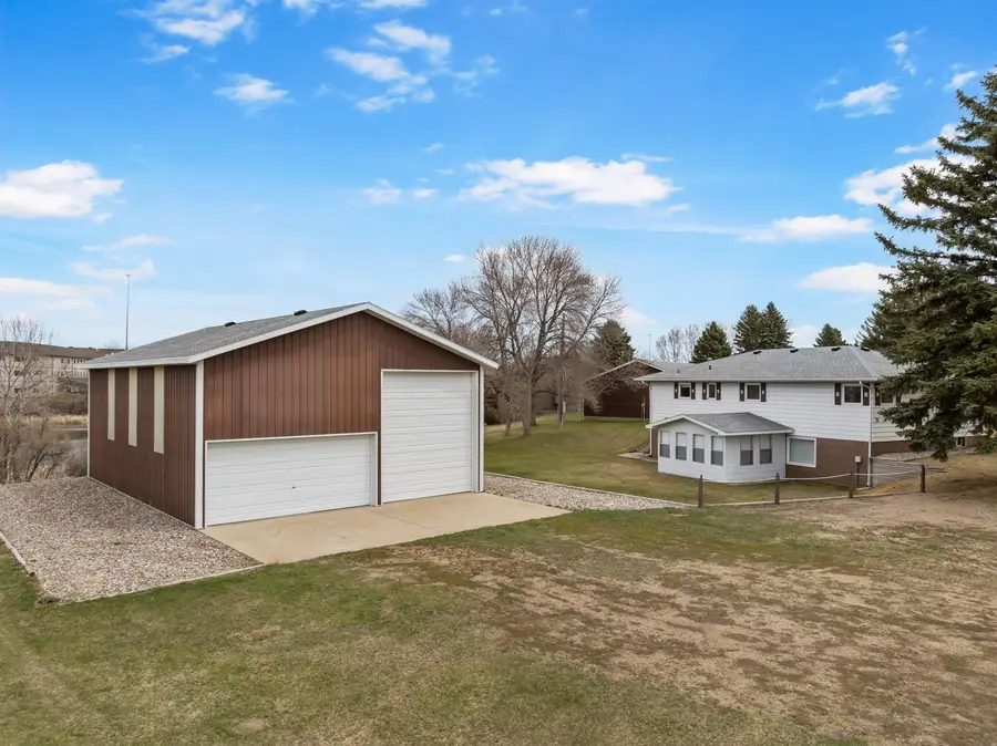 600 SW 28th Ave, Minot, ND 58701 - #3