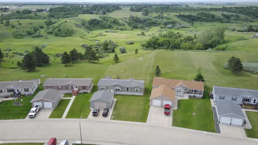 711 Aster Loop, Minot, ND 58701 - #2