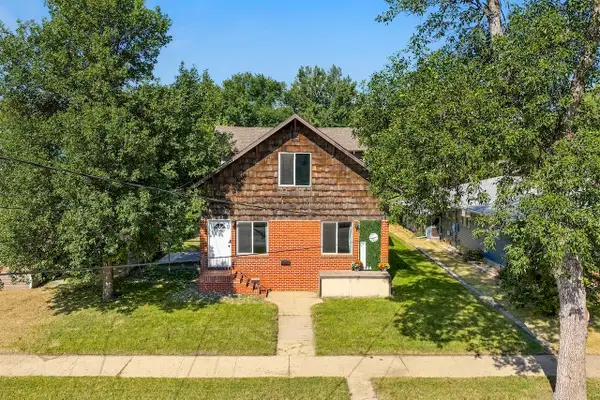 109 6th St. NW, Minot, ND 58703