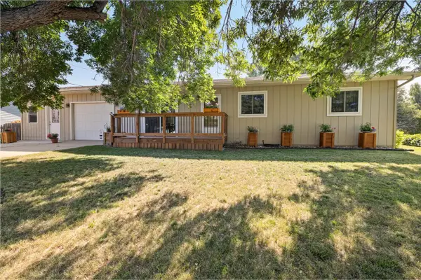 2548 Belview Dr, Minot, ND 58701