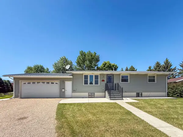 711 Horseshoe Dr, Stanley, ND 58784