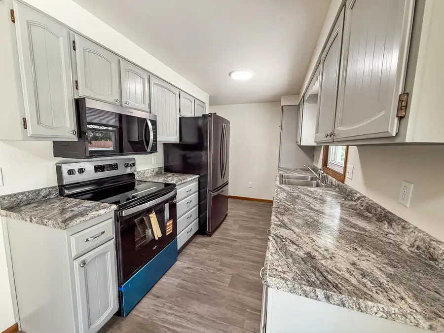 711 Horseshoe Dr, Stanley, ND 58784 - #2