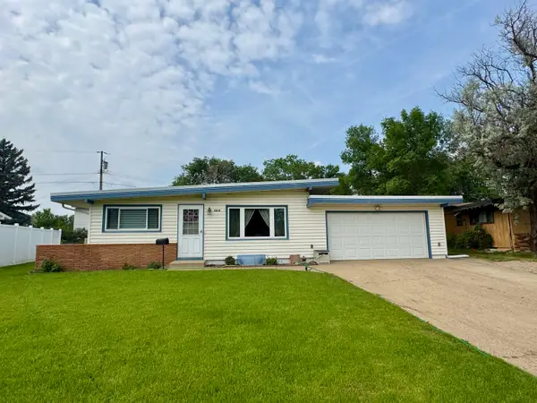 2816 SW 1st Ave, Minot, ND 58701