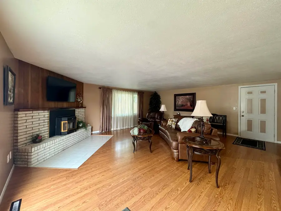 2816 SW 1st Ave, Minot, ND 58701 - #3