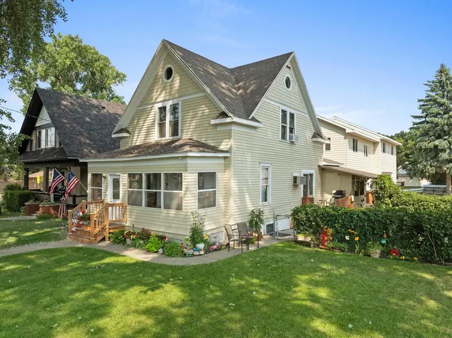420 1st Street NW, Minot, ND 58703 - #3