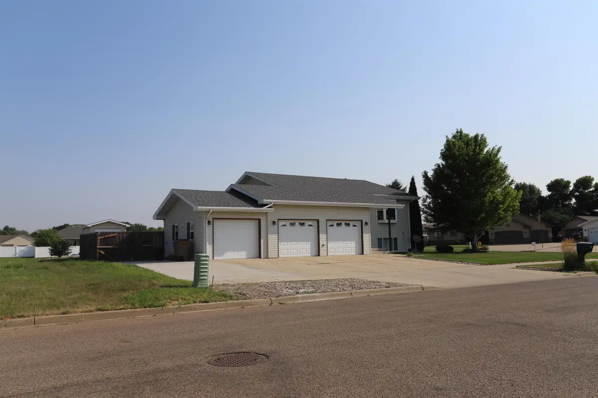 2320 SW 5th Ave, Minot, ND 58701 - #1
