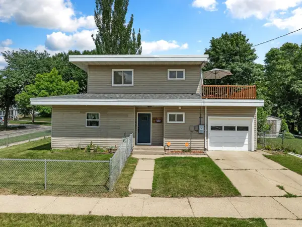 105 10th Ave NE, Minot, ND 58703