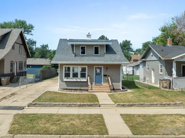 9 7th St NW, Minot, ND 58703