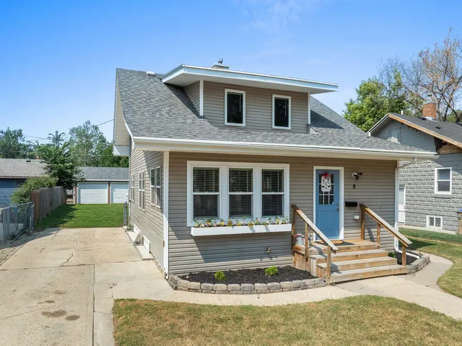 9 7th St NW, Minot, ND 58703 - #3