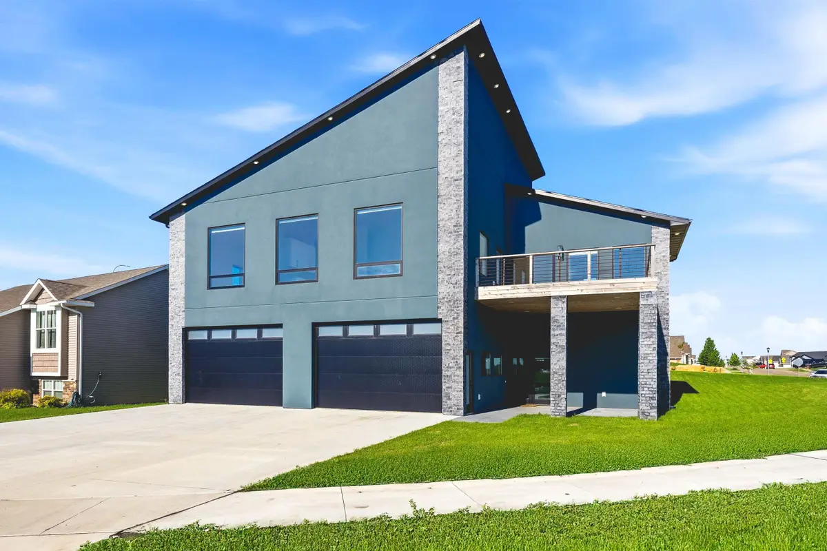 2513 15th Street NW, Minot, ND 58703 - #1