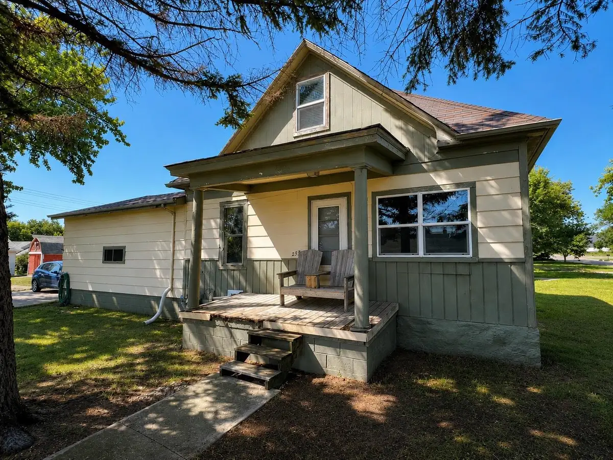 233 1ST AVE SE, Garrison, ND 58540 - #1