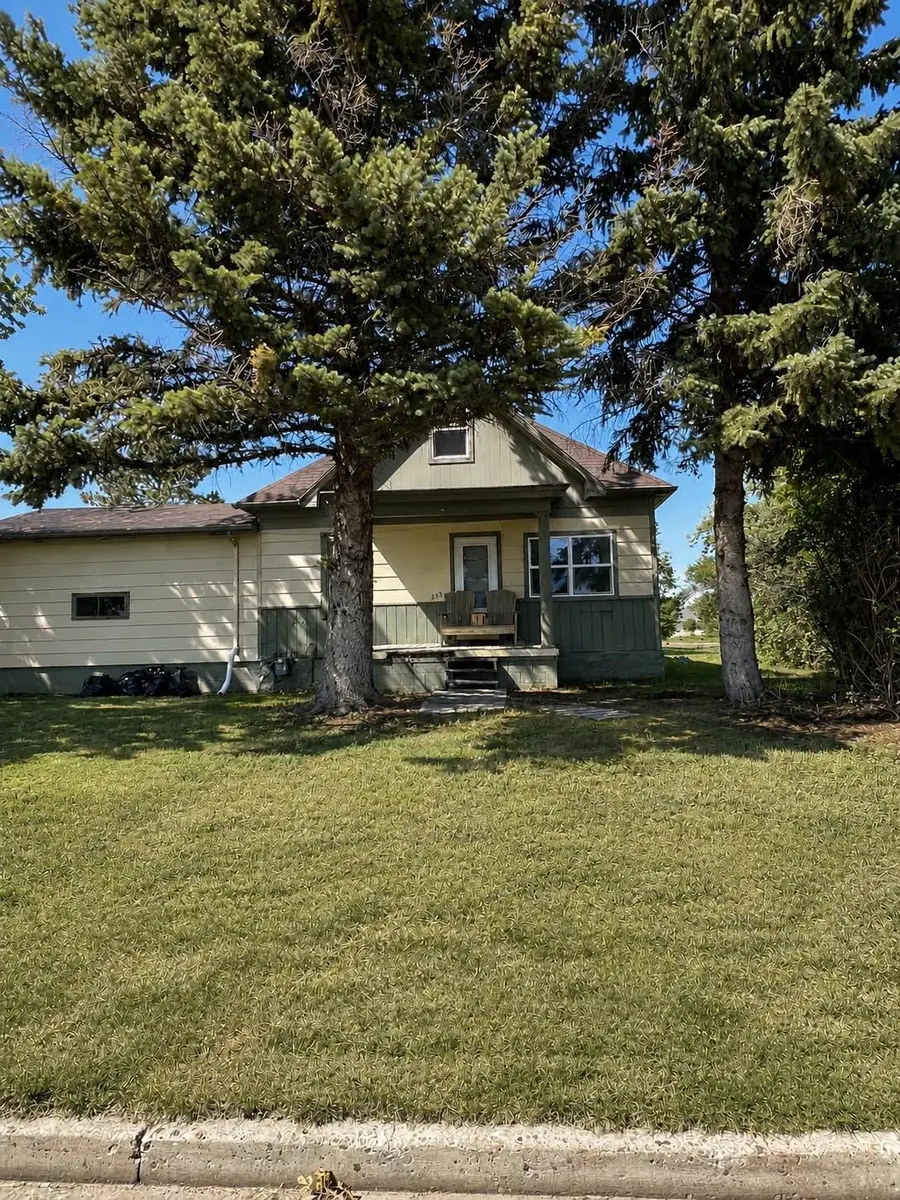 233 1ST AVE SE, Garrison, ND 58540 - #2