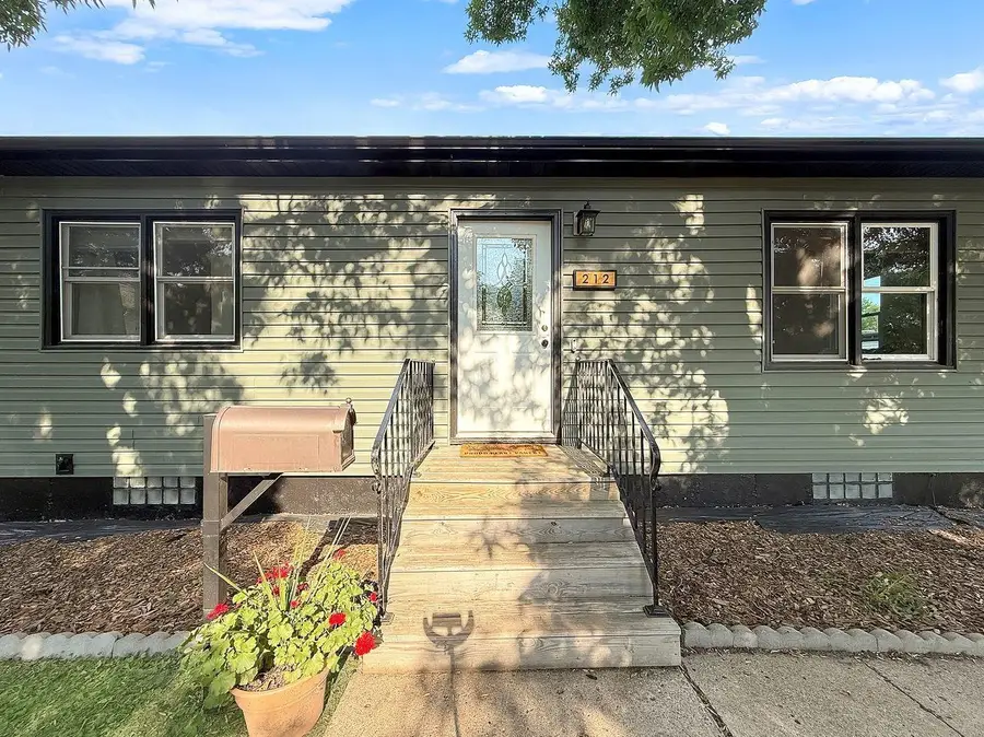 212 18th St. NW, Minot, ND 58703 - #3