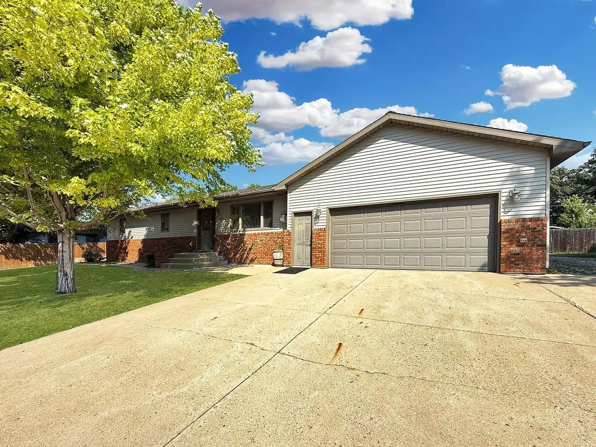1304 2nd Ave SW, Minot, ND 58701 - #1