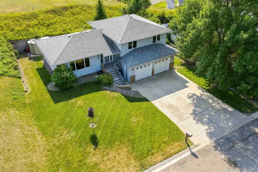 1204 6th Street NE, Minot, ND 58703-1512 - #2