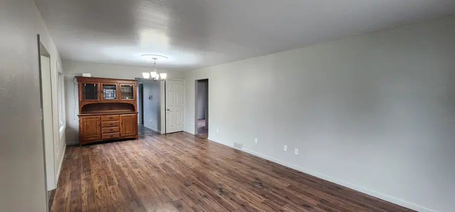 922 University Ave, Minot, ND 58703 - #3