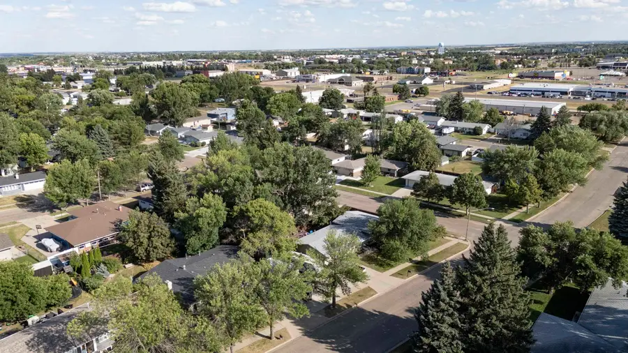 1825 12th St. SW, Minot, ND 58701 - #2