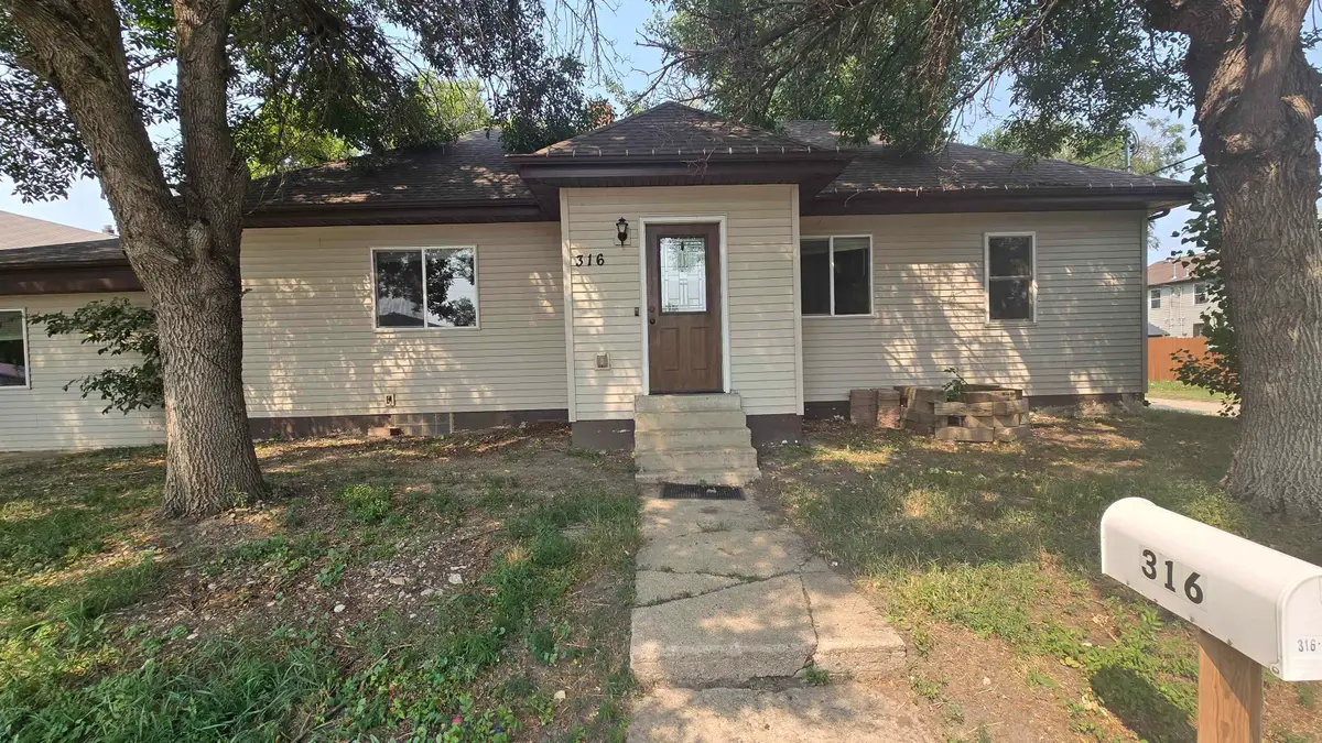 316 5th Ave NW, Minot, ND 58703 - #1