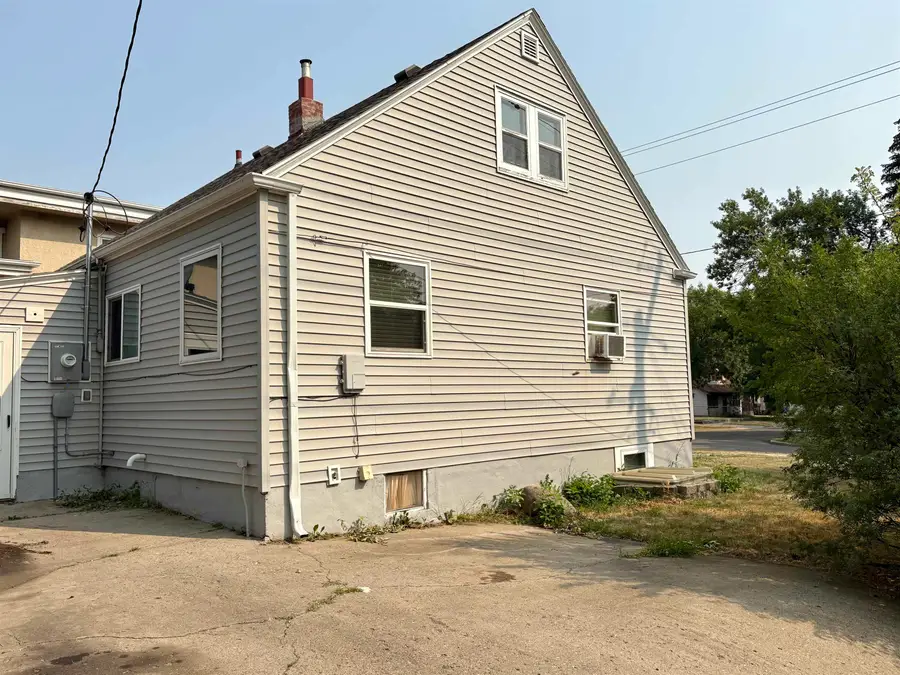 601 8TH AVE NE, Minot, ND 58703 - #3