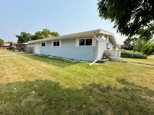 1816 2nd Ave NW, Minot, ND 58703