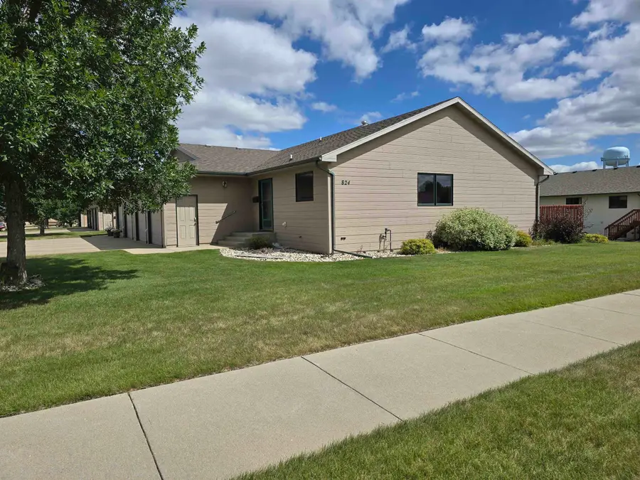 824 35th Ave SW  Unit A, Minot, ND 58701 - #2