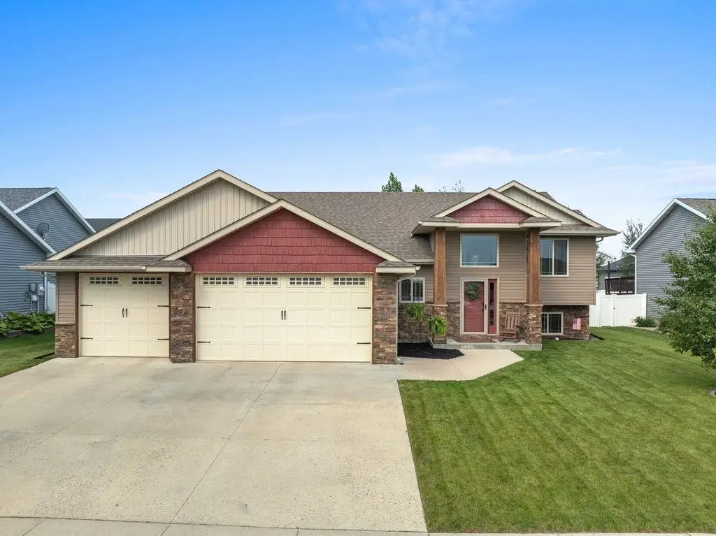 2621 17TH ST NW, Minot, ND 58703 - #1