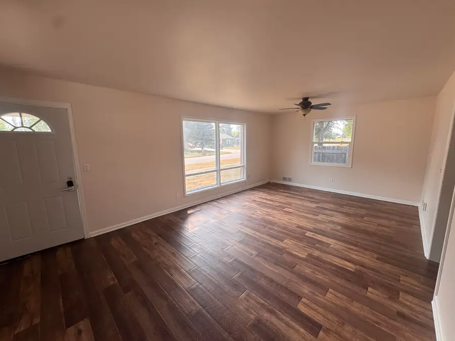 410 SW 17th Ave, Minot, ND 58701 - #3