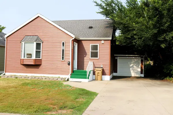805 7th St NW, Minot, ND 58703