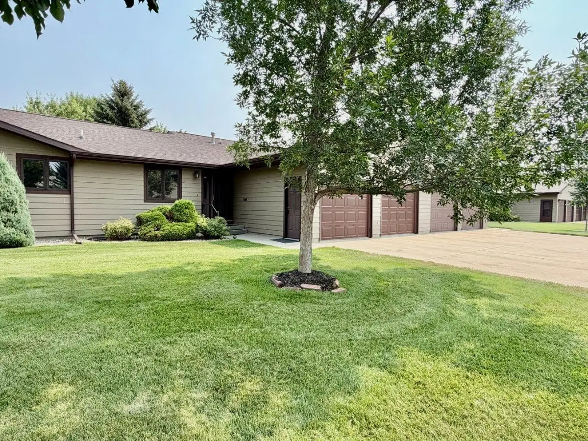 600 32nd Ave, Minot, ND 58701 - #1