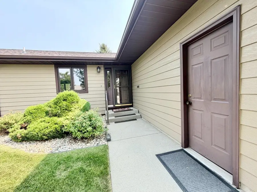 600 32nd Ave, Minot, ND 58701 - #2