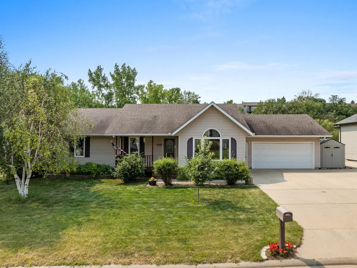 1405 Golden Valley Lane, Minot, ND 58703 - #1