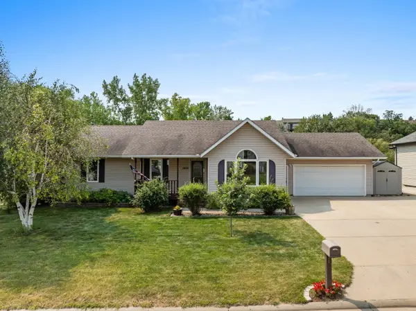 1405 Golden Valley Lane, Minot, ND 58703