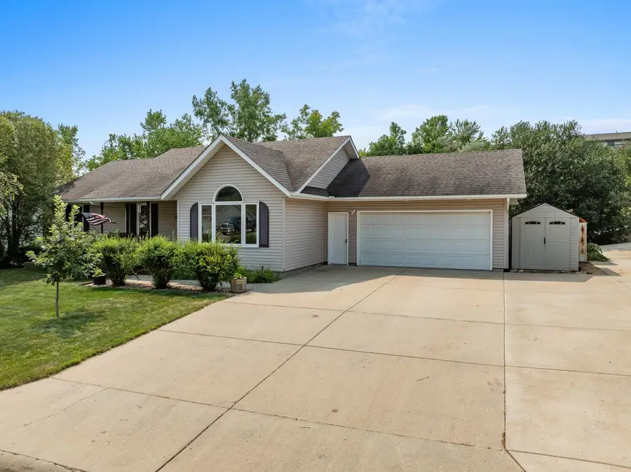 1405 Golden Valley Lane, Minot, ND 58703 - #3