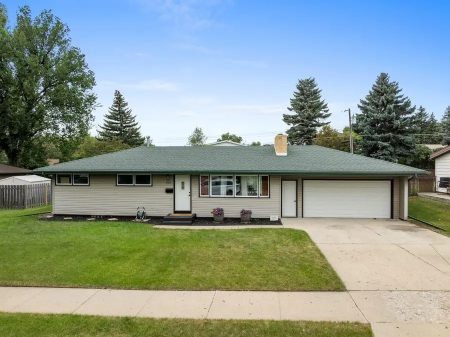 601 24th St NW, Minot, ND 58703 - #3