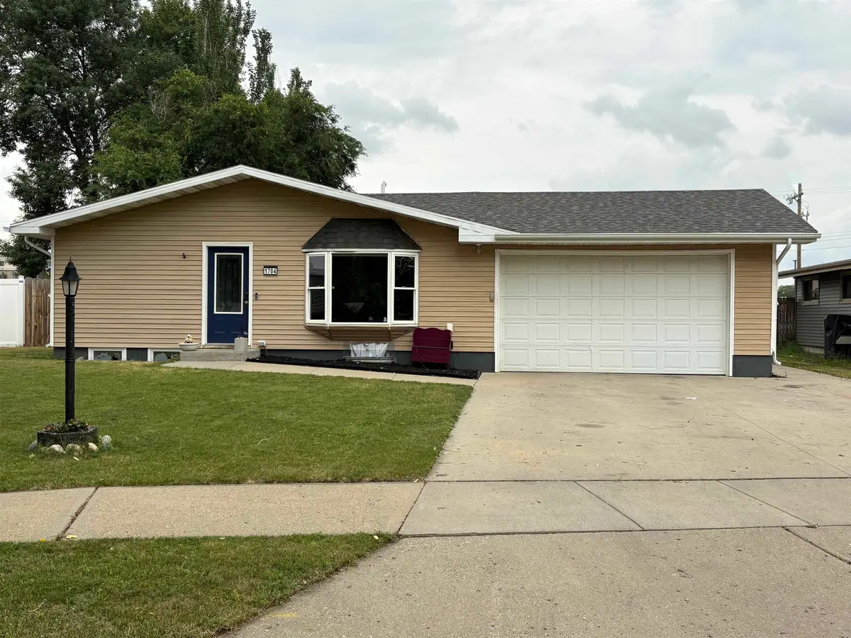 1704 5th Ave SW, Minot, ND 58701 - #1