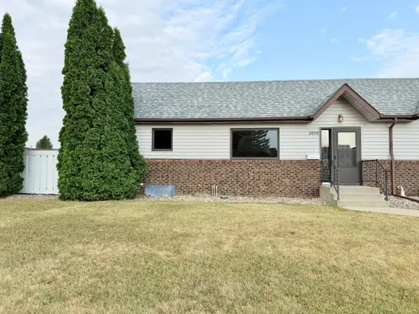 2035 12th St NW, Minot, ND 58703