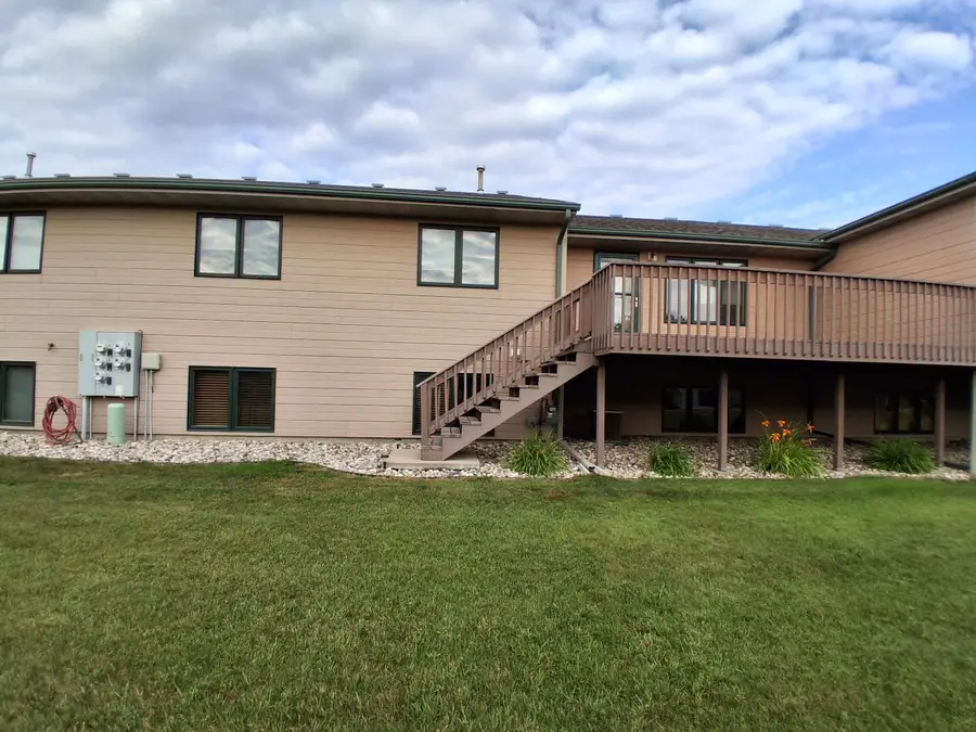 824 35th Ave, Minot, ND 58701 - #2