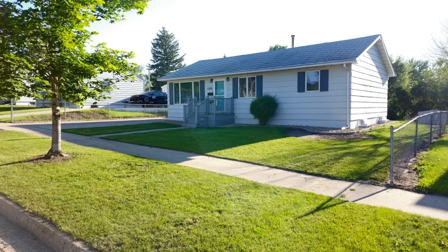 1508 SW 8th St, Minot, ND 58701 - #2
