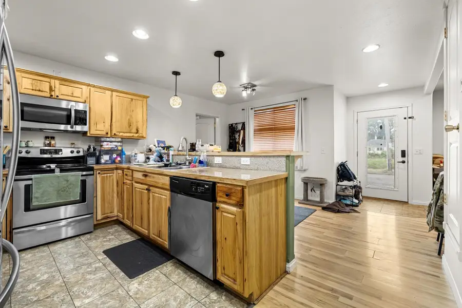 322 7TH AVE NW, Minot, ND 58703 - #2