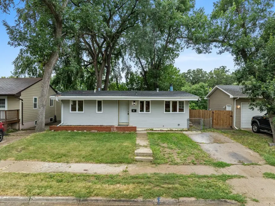 1065 W Central Ave, Minot, ND 58701 - #3