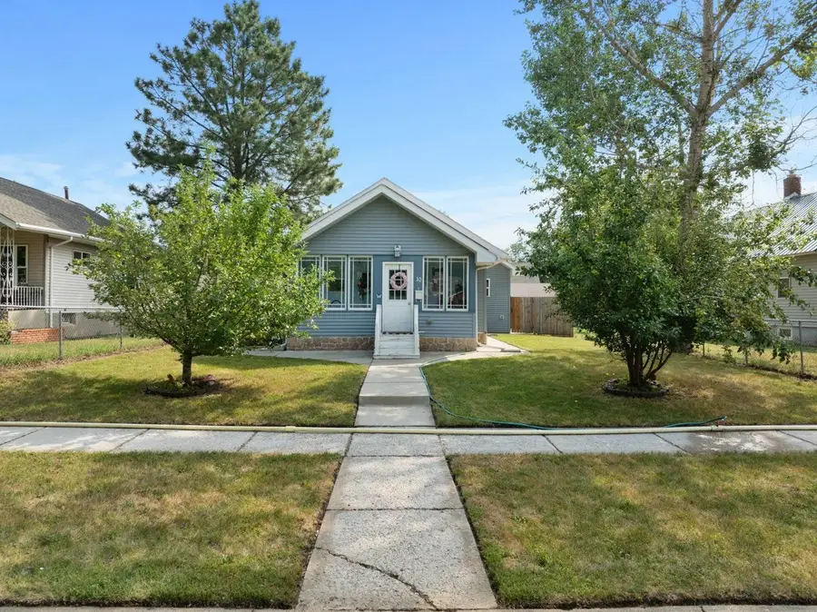 10 8th St NW, Minot, ND 58703 - #2