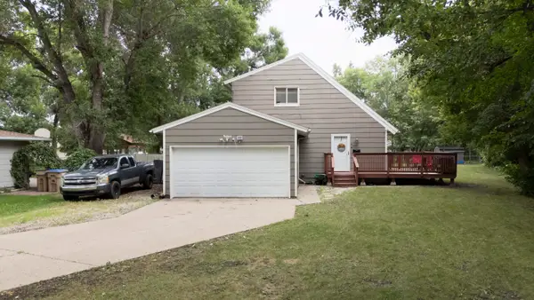 426 12th ST NW, Minot, ND 58703