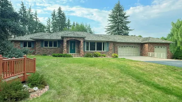 7520 89th St SE, Minot, ND 58701