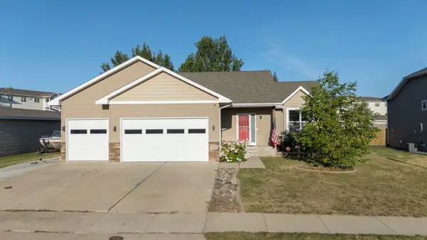1908 26th St SW, Minot, ND 58701-0000